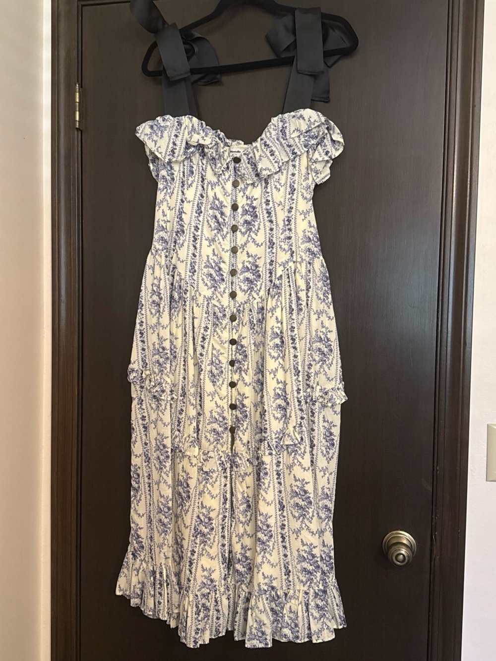 Kimchi Blue Kirsten LG Blue and White Floral Tiered Midi Dress